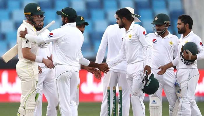 Pakistan Test squad greeting Aussie players after an innings